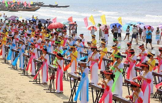 芒街少數民族表演